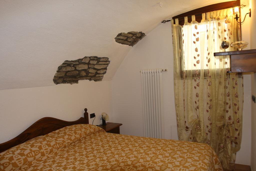 Maison Cassius Issogne Kültér fotó