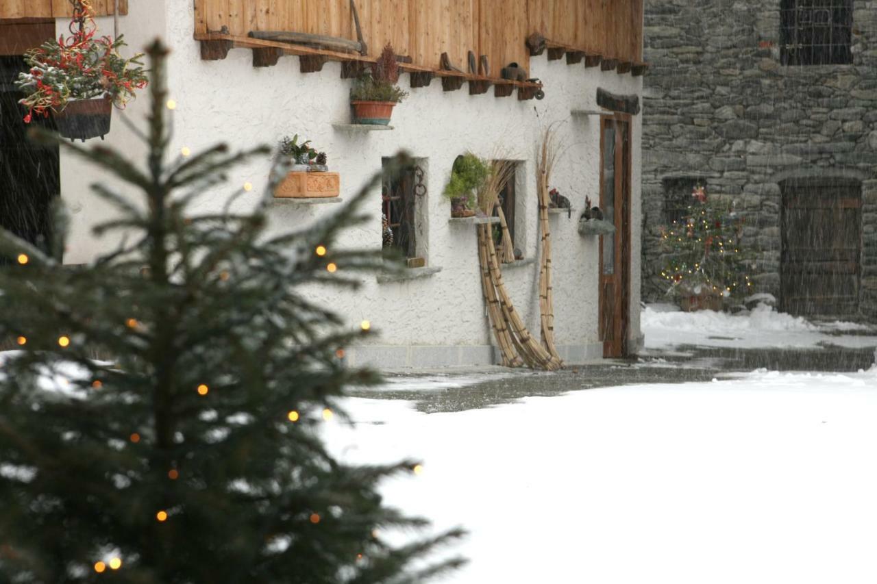 Maison Cassius Issogne Kültér fotó